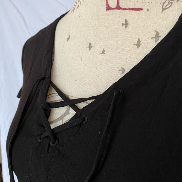 Black t-shirt - Picture 2 of 3